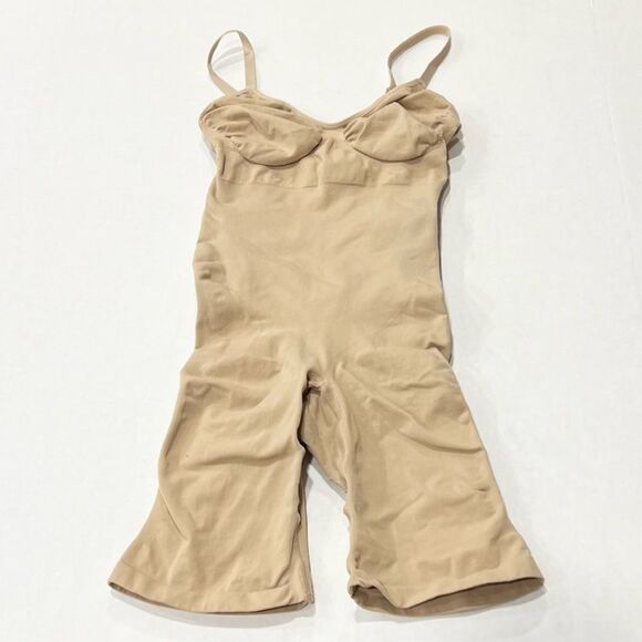 SKIMS Sculpting Seamless Shaping Mid Thigh Bodysuit In Clay Nude - Picture 6 of 10